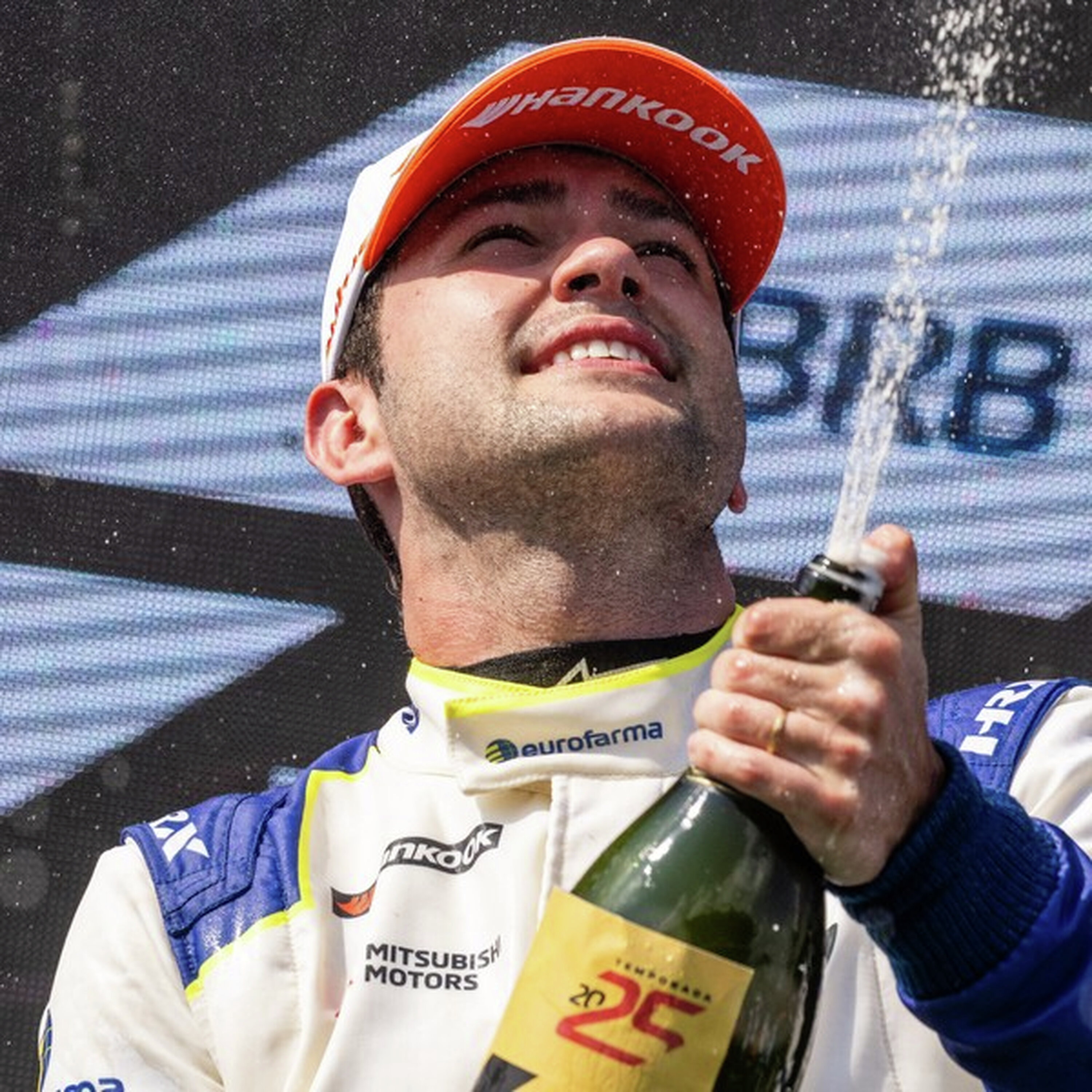 Na Ponta dos Dedos #244 - Piastri vence o GP de Miami de Fórmula 1 e um papo com Felipe Fraga, vencedor da abertura da Stock Car