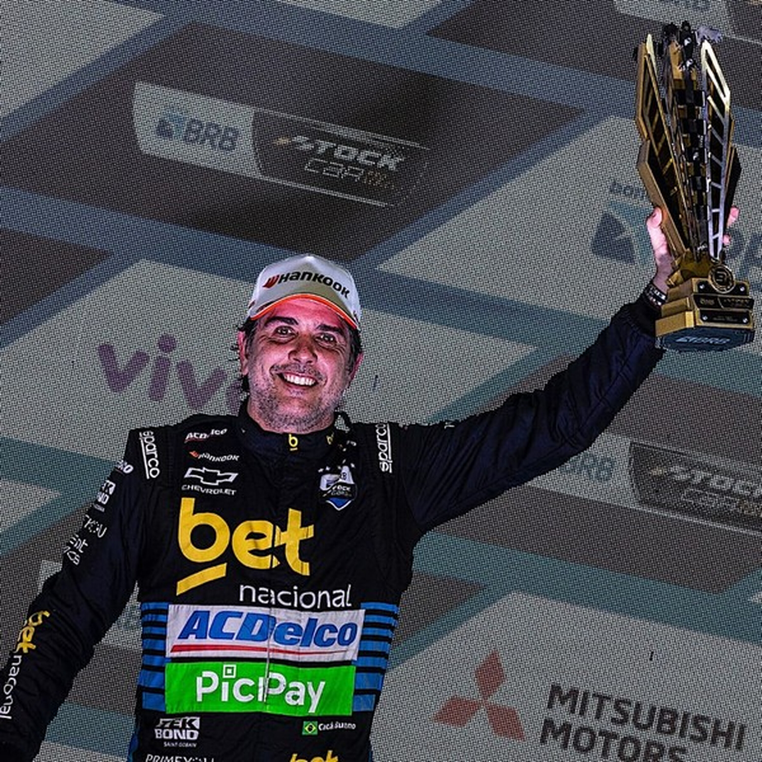 Na Ponta dos Dedos #275 - Papo com Cacá Bueno e o título mundial de Lando Norris na Fórmula 1 Na Ponta dos Dedos #275 - Papo com Cacá Bueno e o título mundial de Lando Norris na Fórmula 1