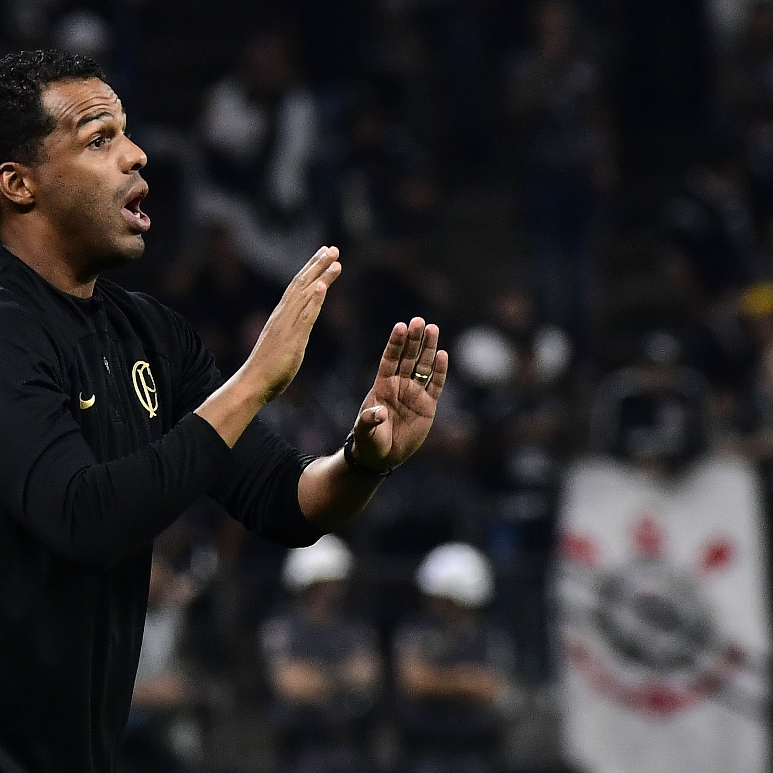 GE Corinthians #289 - Cuca no lugar de Lázaro, derrota preocupante na Libertadores e os bastidores de um dia insano