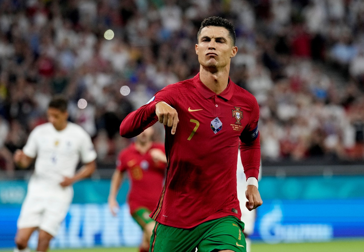 Pocket Euro #13: Espanha goleia, e Cristiano Ronaldo dispara na artilharia no fim da fase de grupos episode artwork
