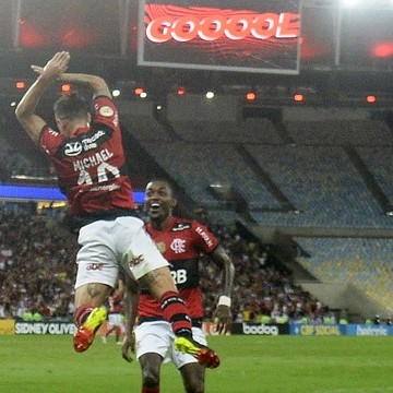 GE FLAMENGO 184 - Competitivo e no embalo da torcida, Flamengo renasce em meio à crise e segue vivo no Brasileiro