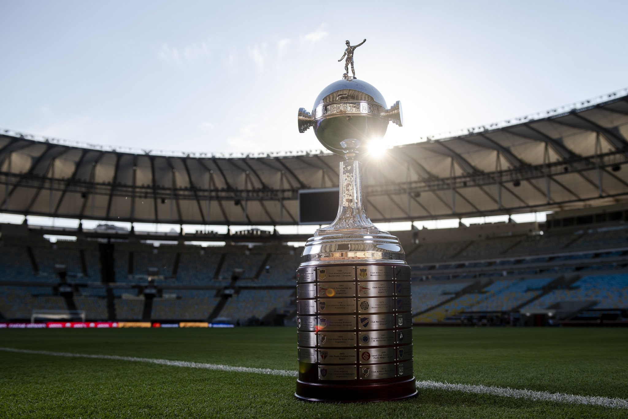 A Mesa #63 - A Superliga europeia e um raio-x da estreia dos brasileiros na fase de grupos da Libertadores 