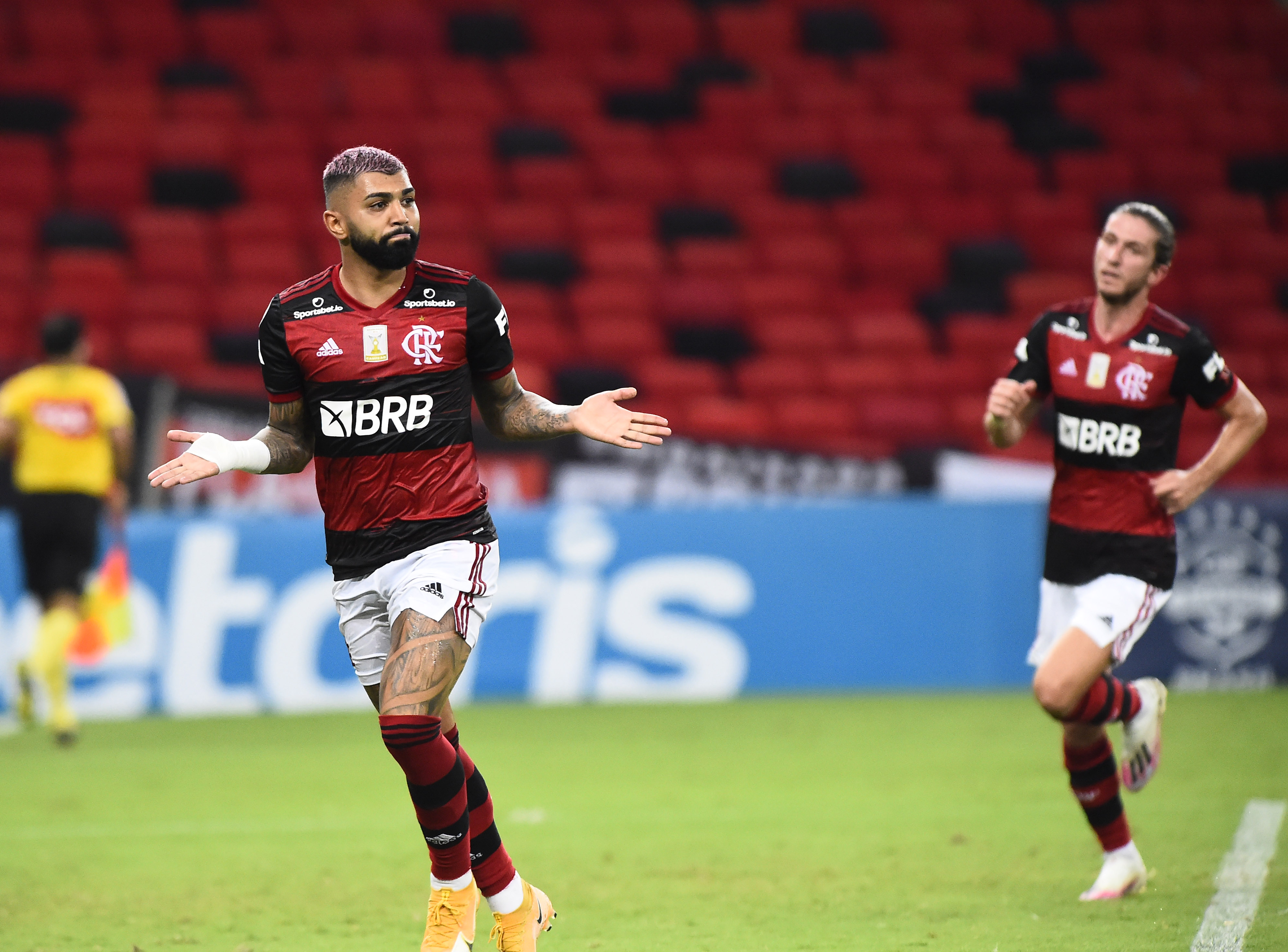 A Mesa #42 - Restam dois? A briga entre Flamengo e Inter pelo Brasileirão e o Palmeiras no Mundial (Part. Guga Chacra)