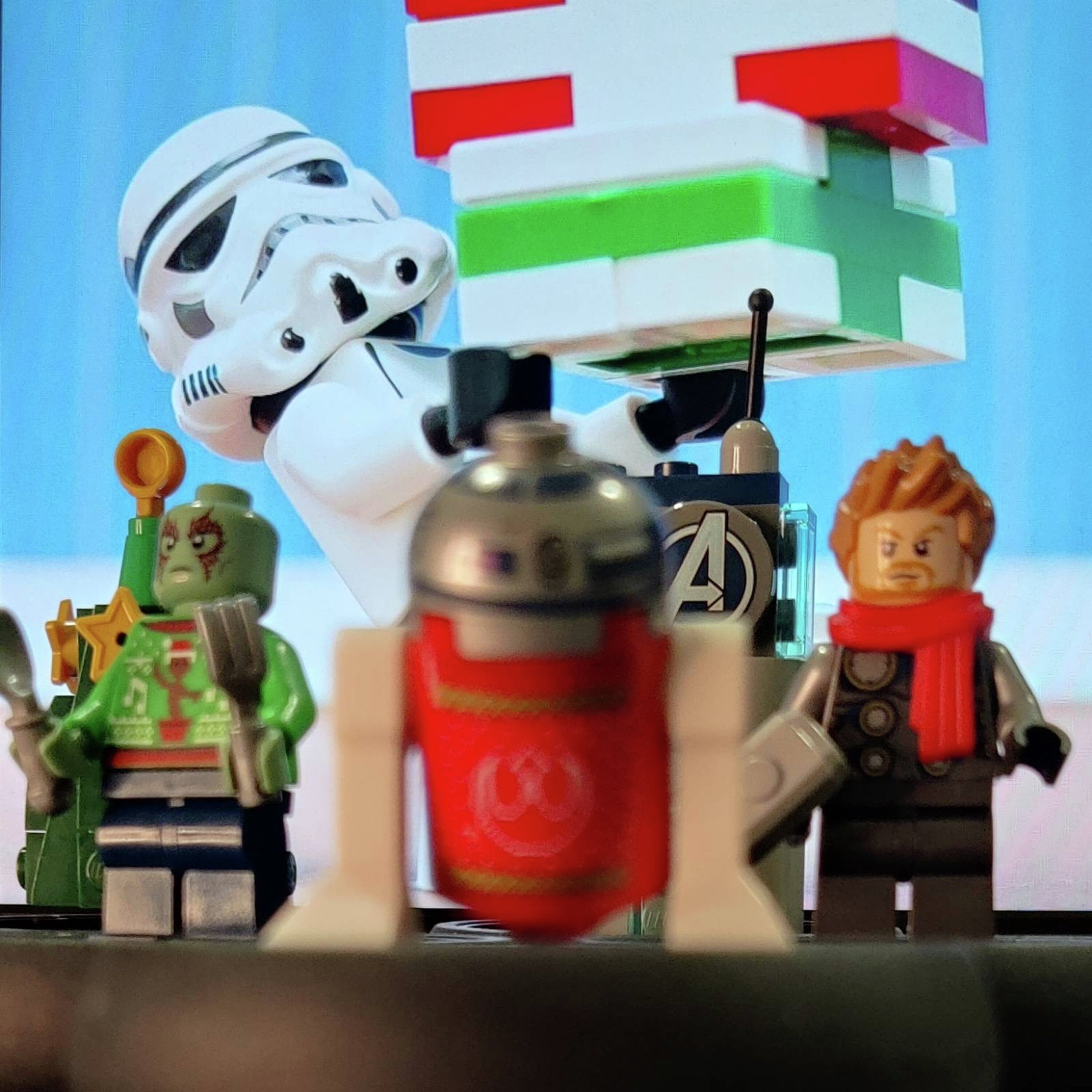 E16: Advent za dverami veže Avengerov