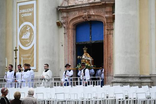 Ranný brífing: Vláda sa transakčne správa aj ku kalendáru. Ďalšie ruské drony vnikli do priestoru NATO