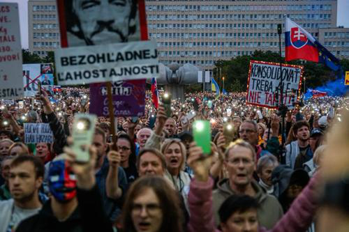 Ranný brífing: Koalícia dorába, opozícia mobilizuje verejnosť. V USA po vražde Kirka začal hon