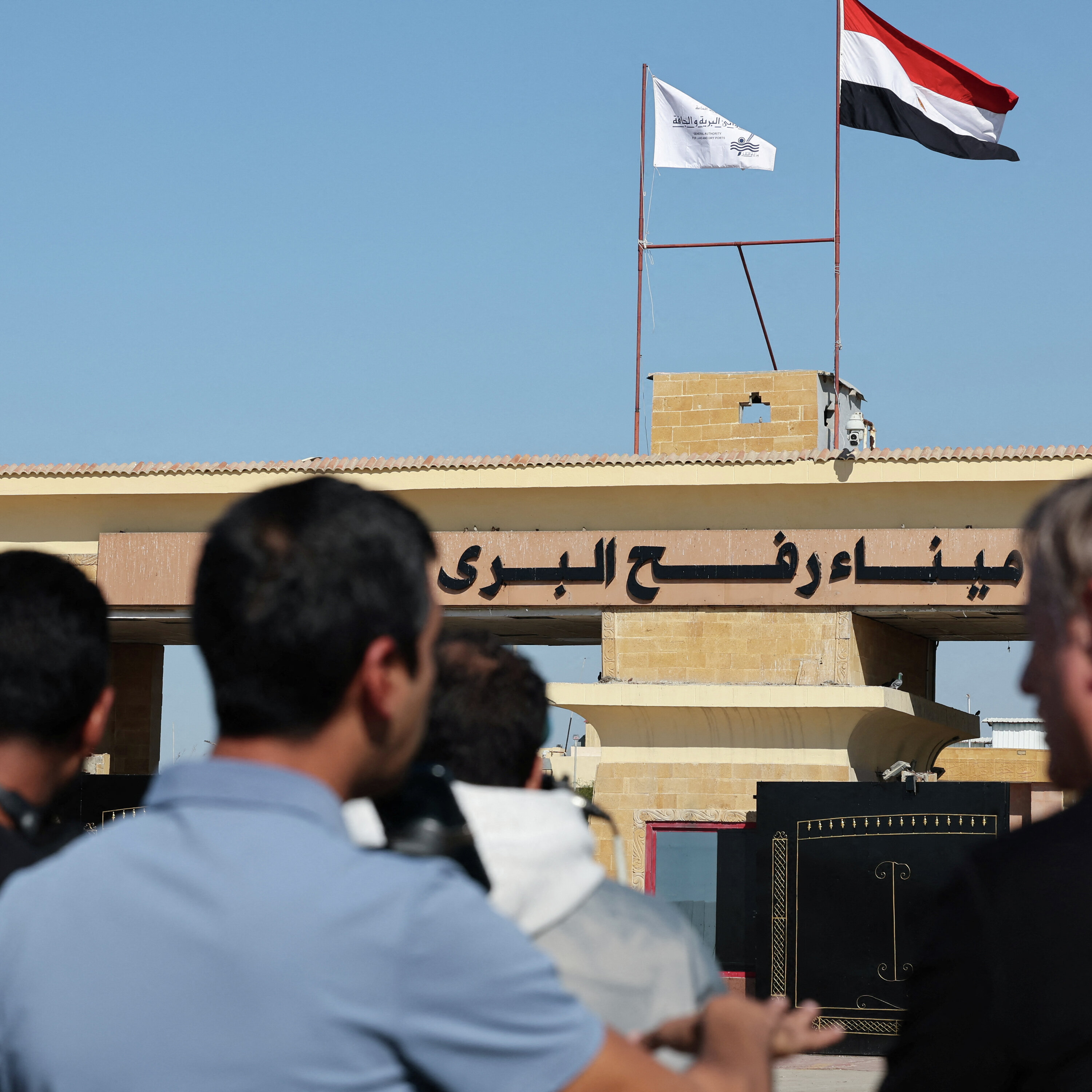 מעבר רפיח נפתח מחדש לתנועת עזתים מעבר רפיח נפתח מחדש לתנועת עזתים