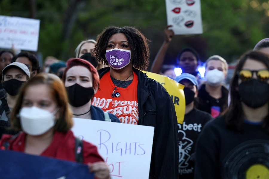 שבוע מאז הדלפת מסמך ביהמ"ש העליון: המחלוקת על הפלות בארה"ב