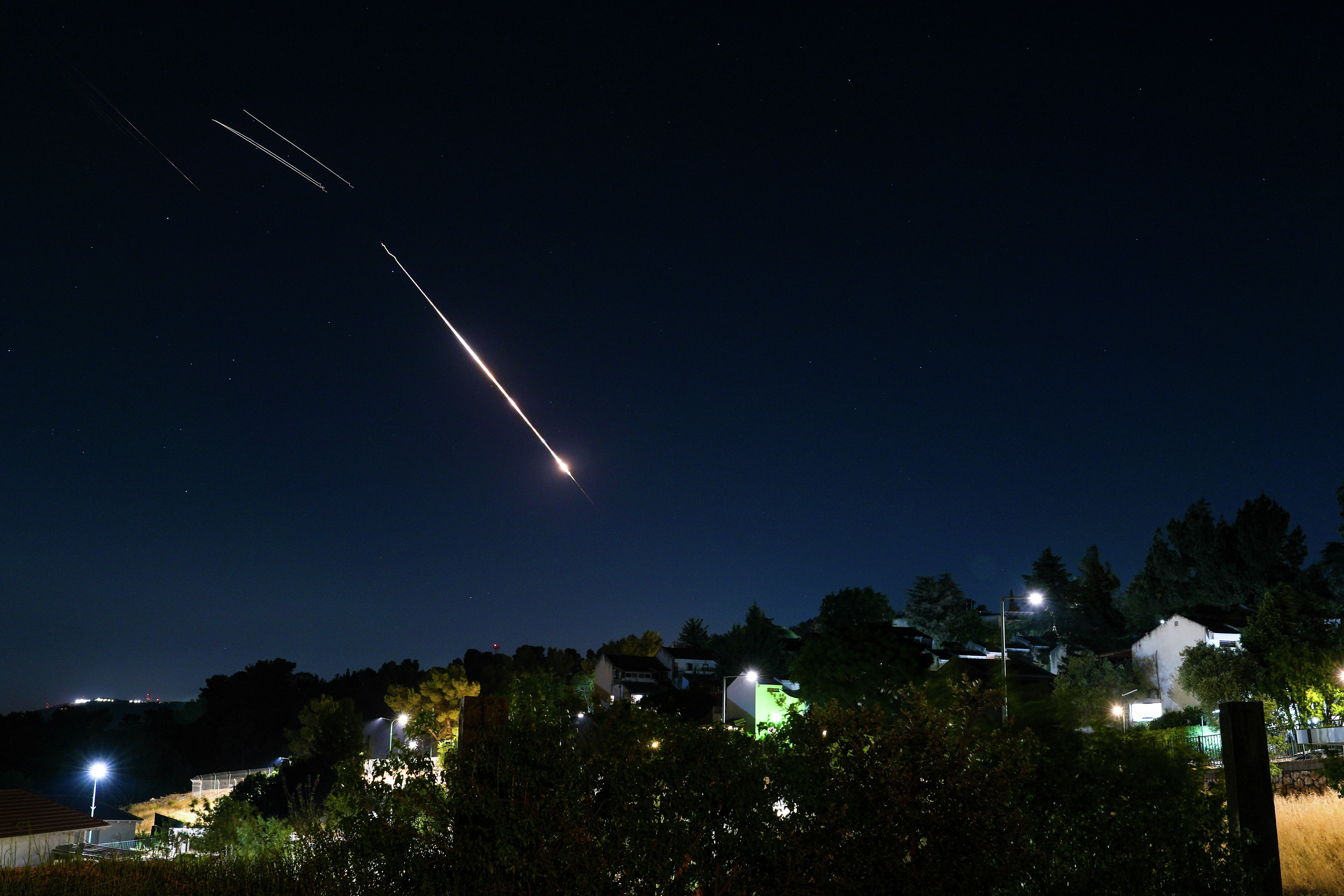 "נורו פחות מ-100 טילים": מתקפה על ישראל