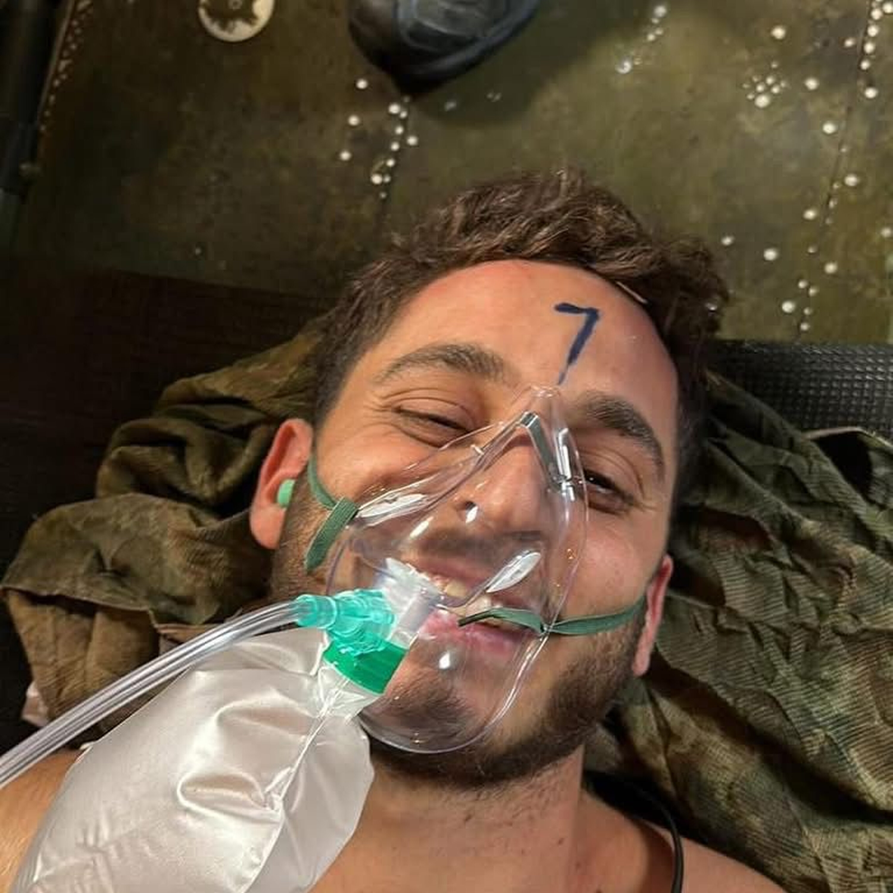 "המינימום שלנו כעם זה לעצור ולהסתכל על המדבקות שלהם" "המינימום שלנו כעם זה לעצור ולהסתכל על המדבקות שלהם"