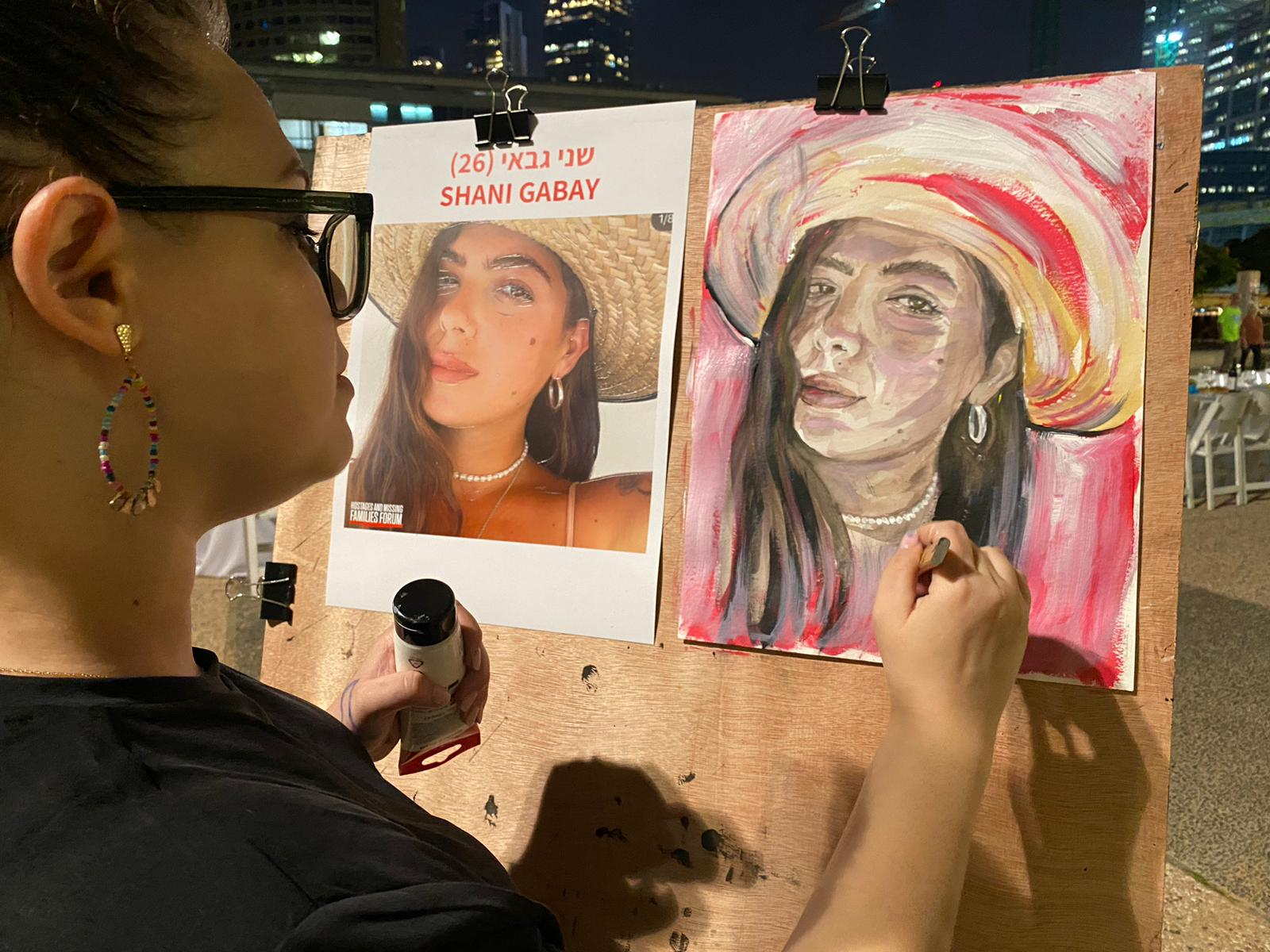 כיכר החטופים והנעדרים: הציורים של השבויים בעזה