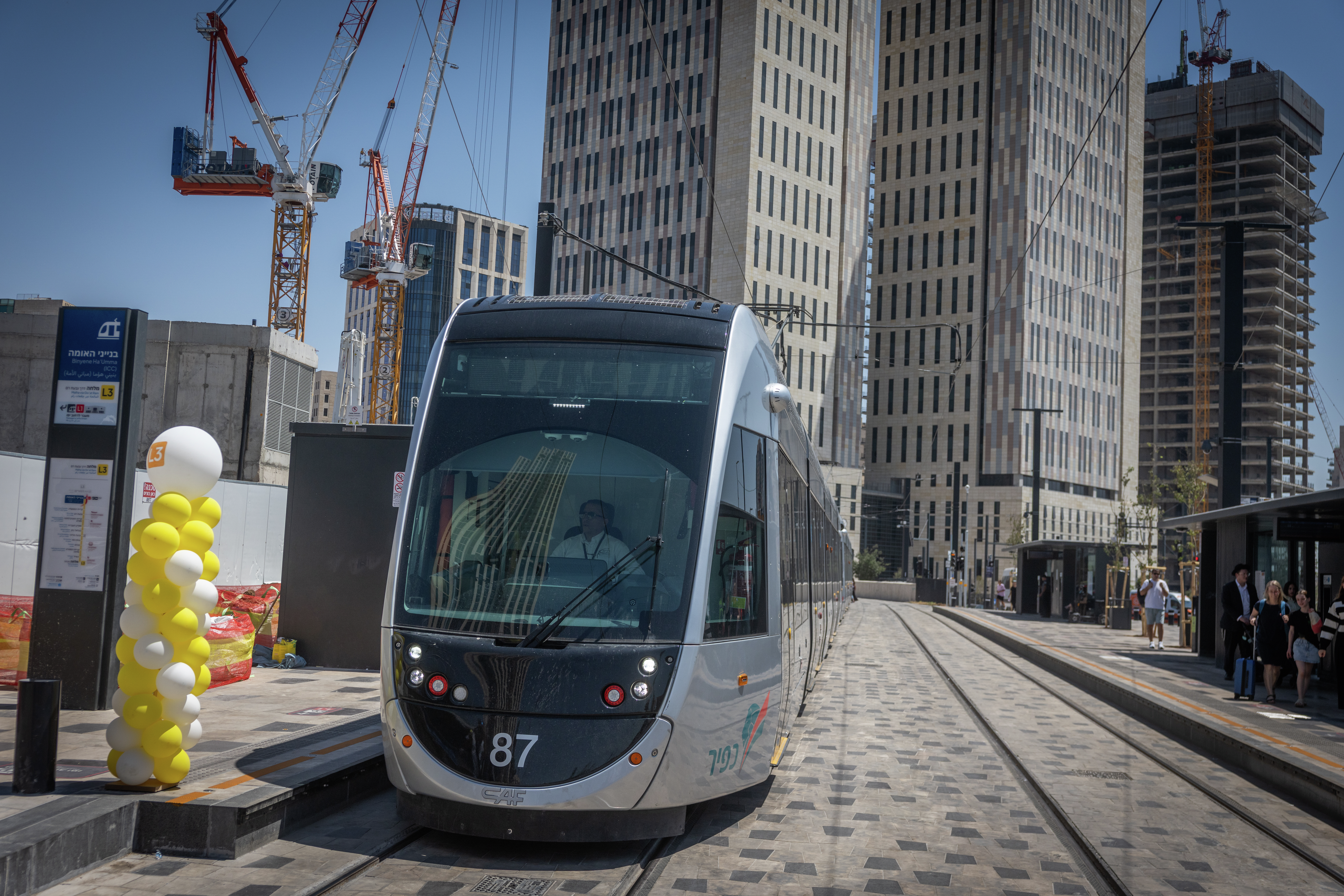 כתבתנו הגיעה לפתיחת הקו החדש של הרכבת הקלה בירושלים episode artwork