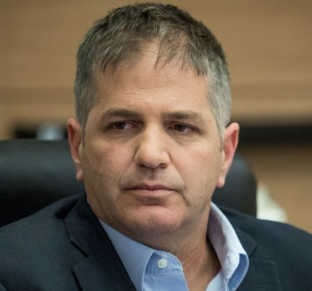 "איש לא מנסה לפגוע בכבוד האדם, יש שאלה מהותית"