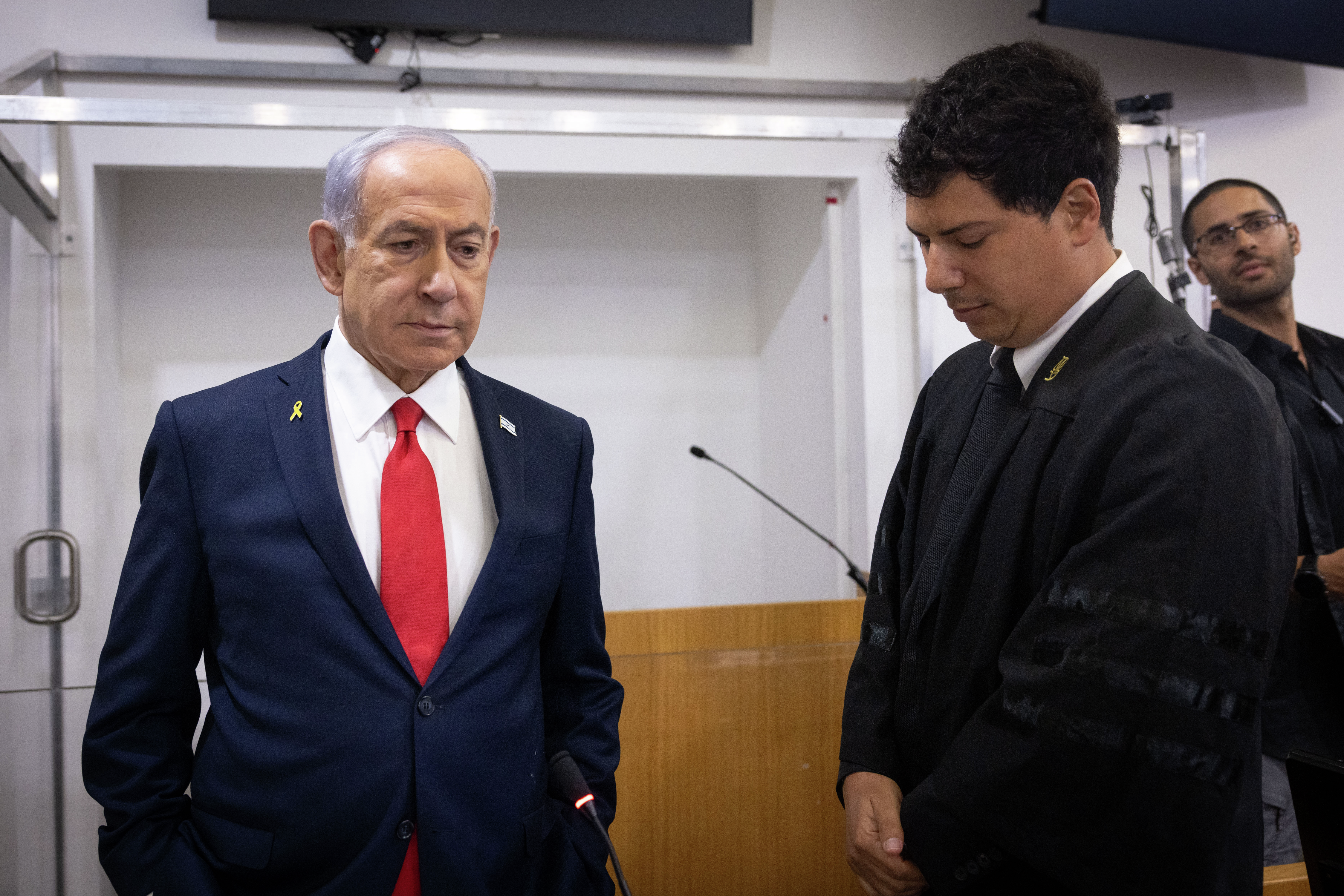 ראש הממשלה הגיש בקשה לחנינה מהנשיא