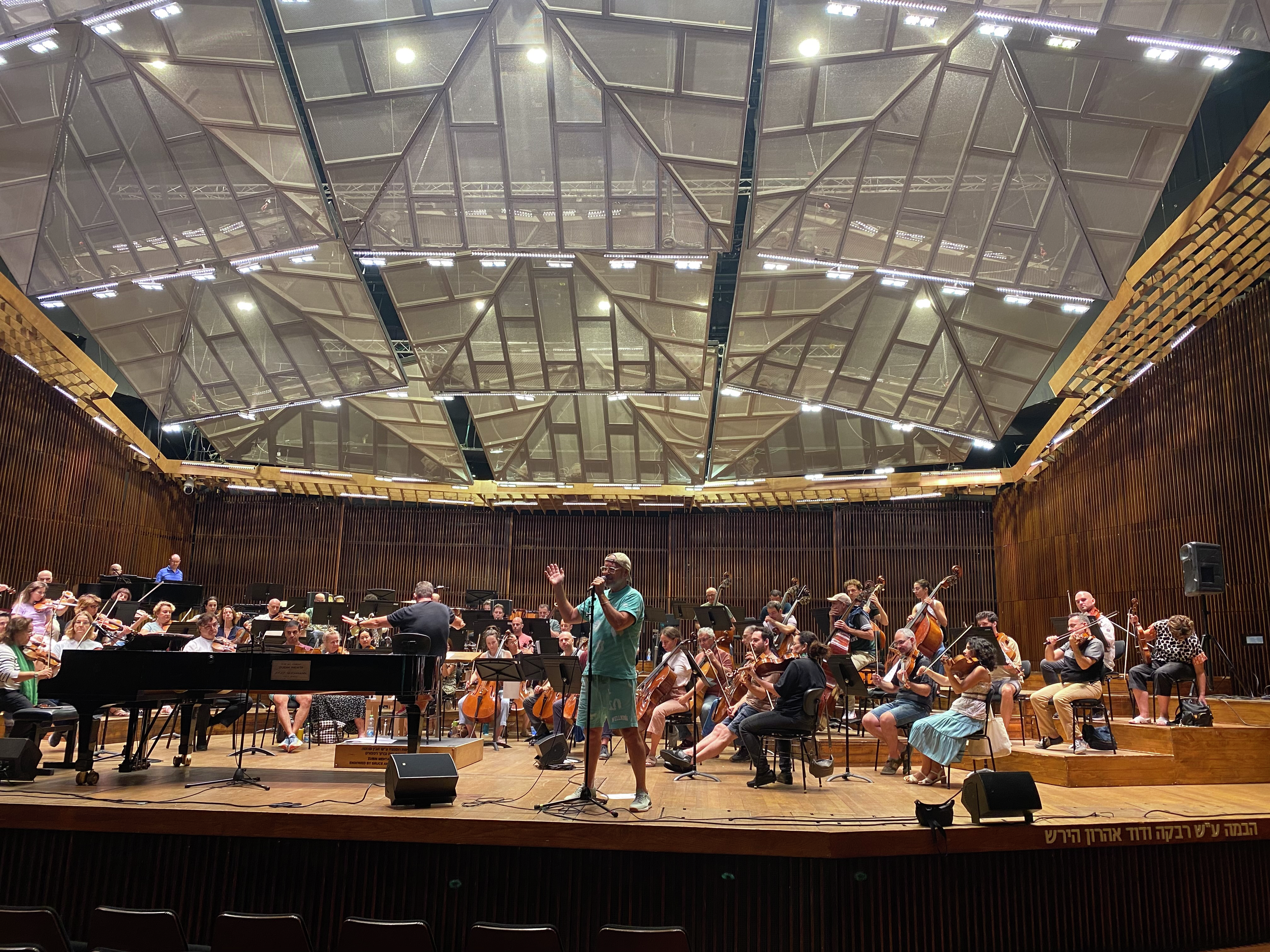 כתבתנו עם רמי קליינשטיין על המופע המשותף עם התזמורת הפילהרמונית