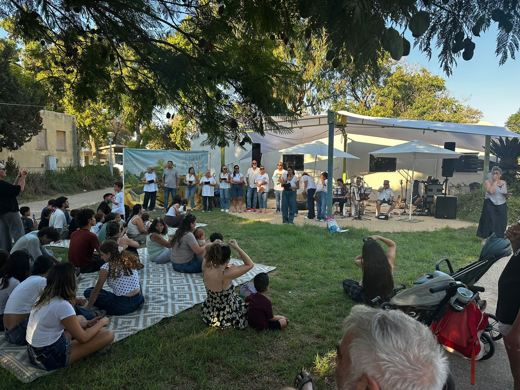 הקולות מחגיגות ראש השנה הראשונות בכפר עזה מאז 7.10 episode artwork