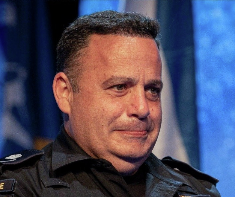 "הוא לא התערב בחקירה - הוא מנהל אותה"