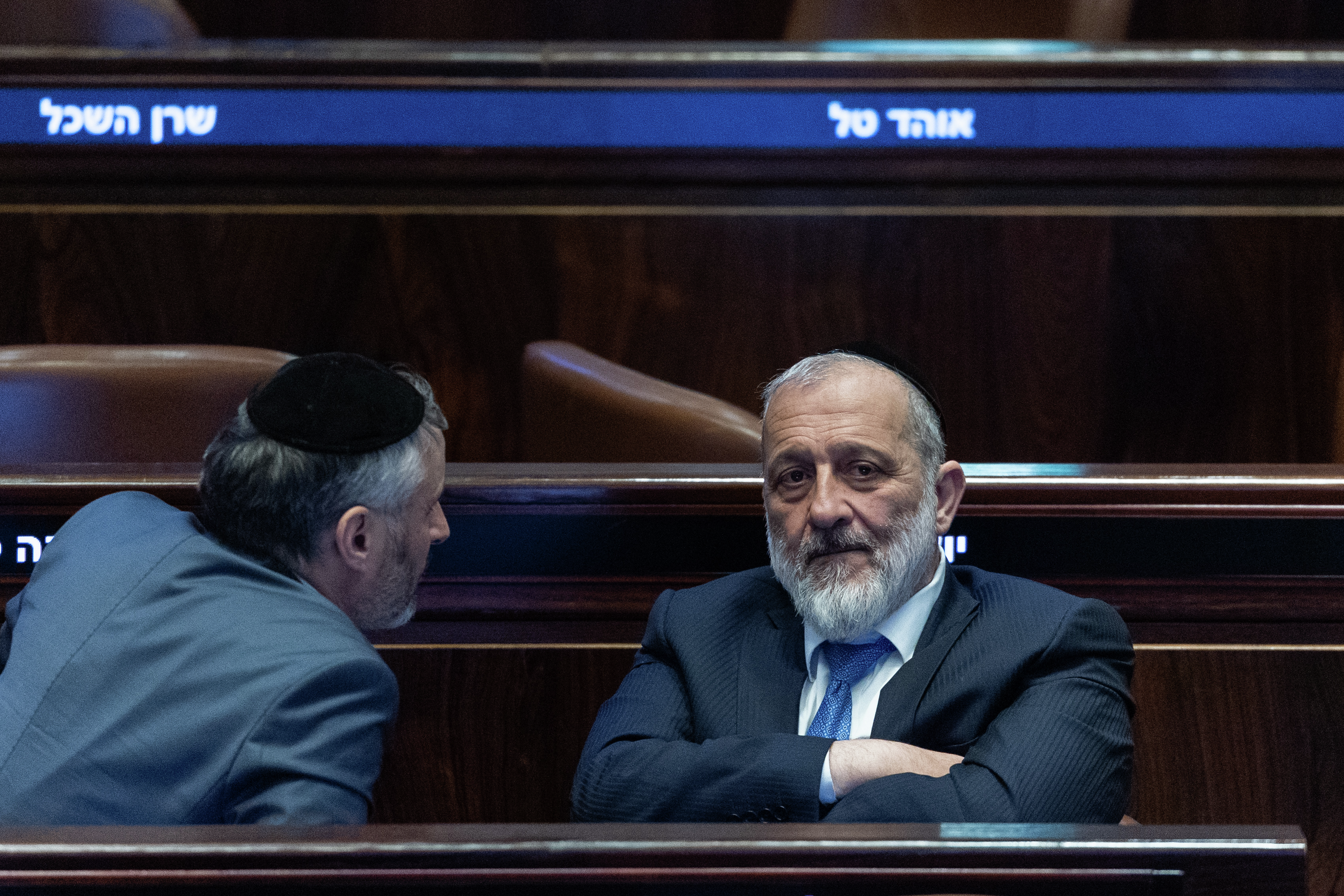 שלושה מנכדיו של יו"ר ש"ס דרעי מוגדרים כעריקים episode artwork