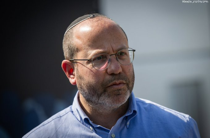 "איתן קם בבוקר עם חיוך"