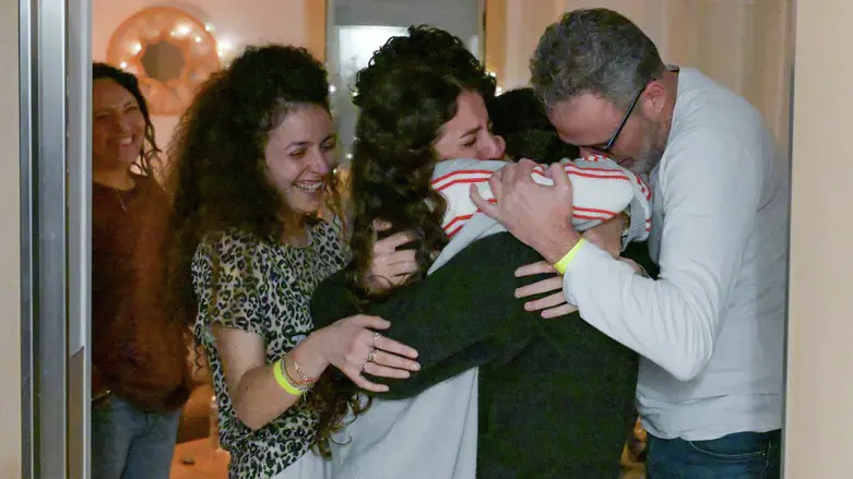 "אבא, חזרתי בחיים": איתן גונן על האיחוד עם רומי