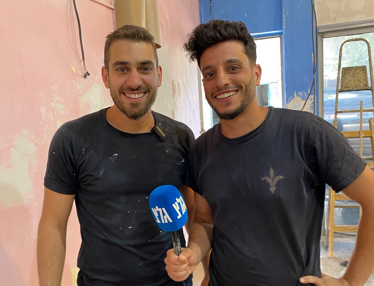 שני בני הדודים מגולני ששירתו קרוב ל-400 ימי מילואים episode artwork