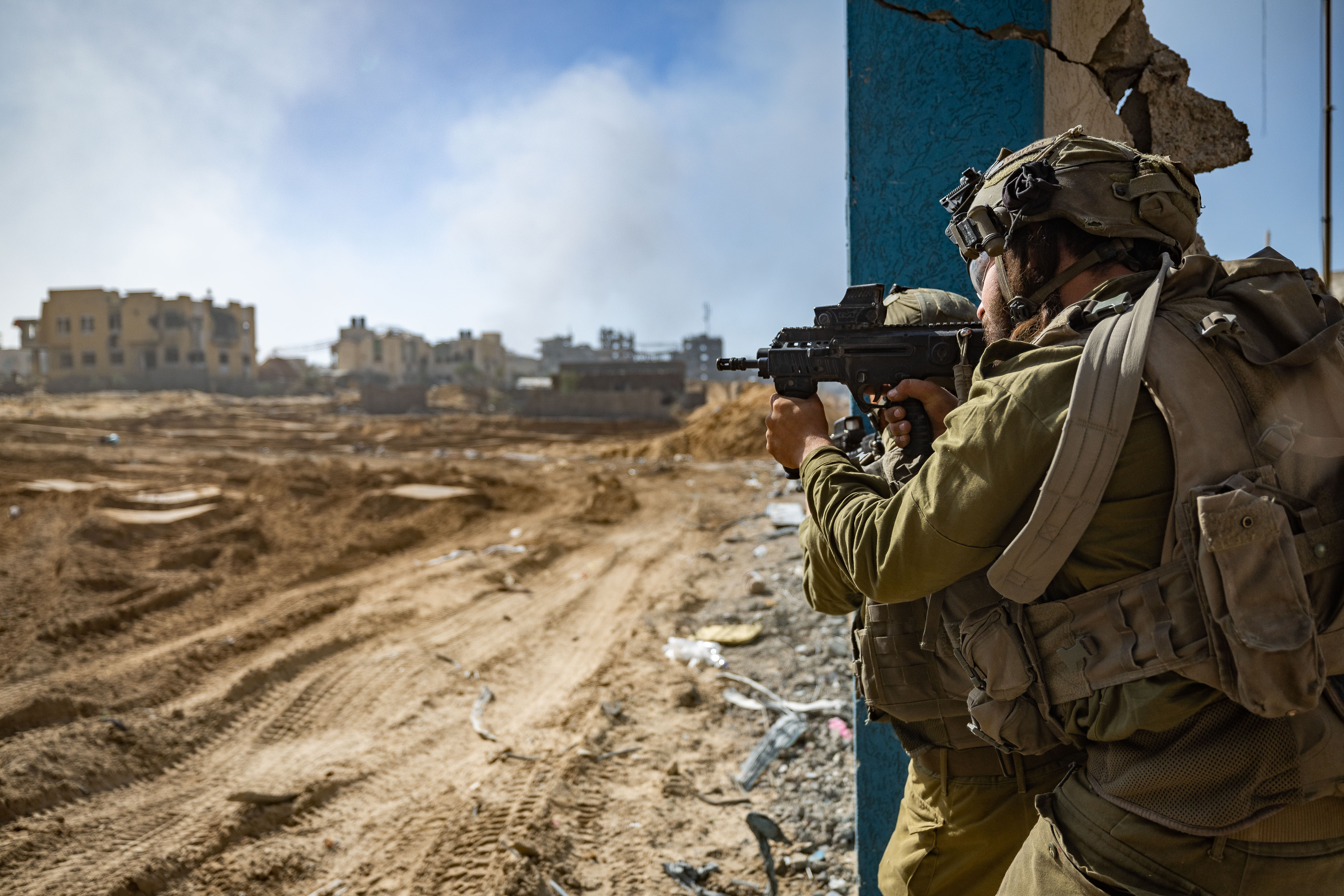 כדי לתקשר עם משפחותיהם: לוחמים בעזה יקבלו "טלפונים טיפשים"