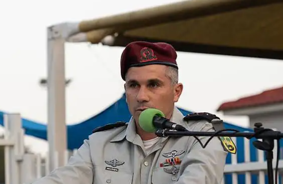מפקד חטיבת הצנחנים לשעבר לא יקודם ויעזוב את צה"ל episode artwork