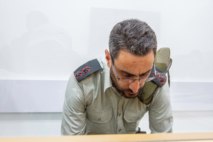 פרסום ראשון: חשד ליחס לא הולם כלפי דן שרוני בכלא הצבאי