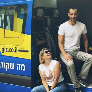 הדר מרקס ובני כבודי מארחים את ישי ריבו במדינה בדרך מקיבוץ נחל עוז
