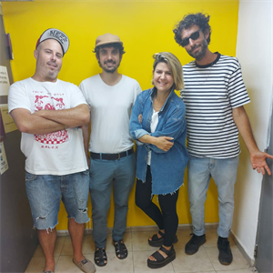 הדר מרקס מארחת את אלון עדר ולהקה במדינה בדרך episode artwork