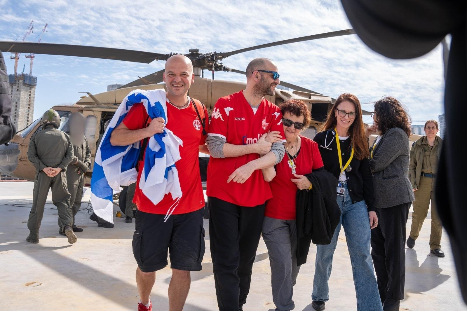 אמם של יאיר ואיתן הורן: "נמשיך להיאבק" | בוקר טוב ישראל, 16.02.2025