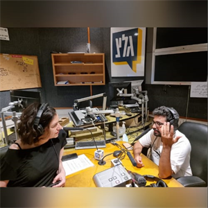 רוית הכט מדברת עם תם אהרון