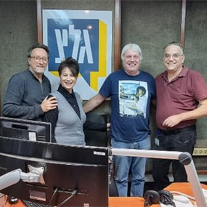 בוא שיר עברי עם חברי השלישיה החדשה "אוויר לנשימה"