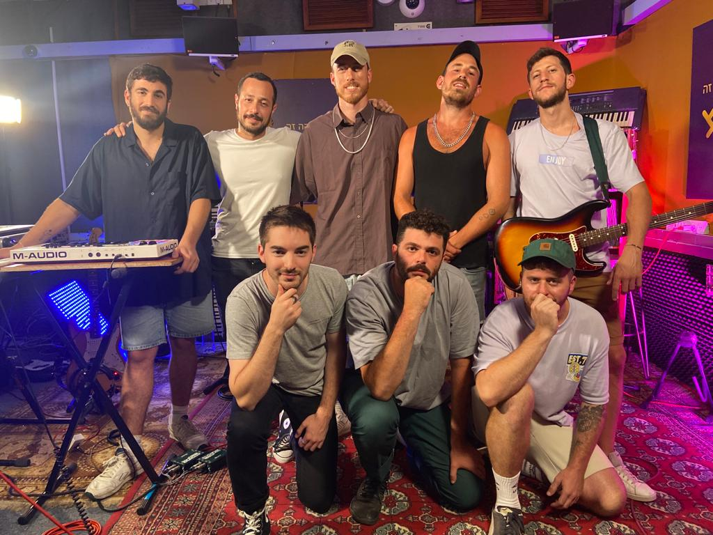 עידו פורת מארח את שאזאמט.