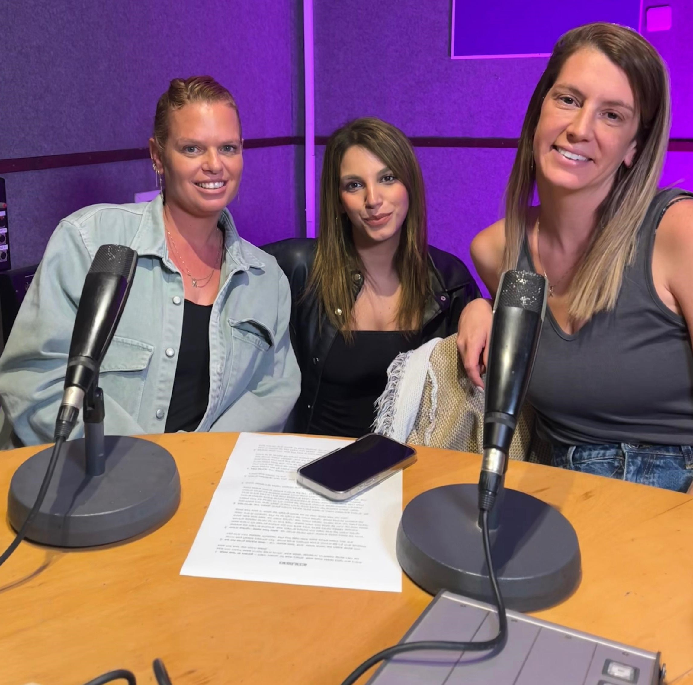 קבלת שבת עם משפחות החטופים: גוני כהן מארחת את בנותיו של מני גודארד 