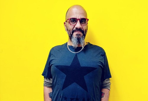פרינס מת, אבל חי. רומי הוציאה את אחד מאלבומי השנה. לירון תאני בשעתיים של מוזיקה טרייה episode artwork