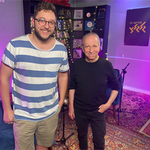 שבעים לדני סנדרסון, עומר גפן מארח את דני בתכנית חגיגית episode artwork