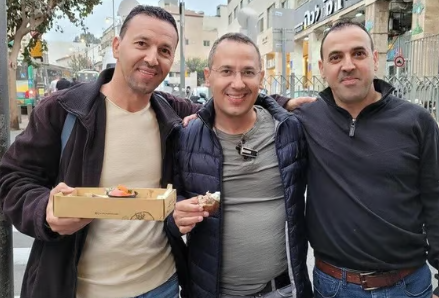 "מבצעים צבאיים לא יחזירו חטופים חיים" | אמיר בר שלום ואדר גיציס, 09.04.2025