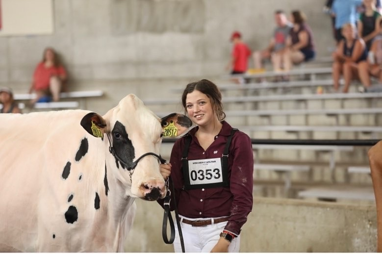 Meet the 77th Alice in Dairyland Top Candidate Lauren Siemers from Kiel