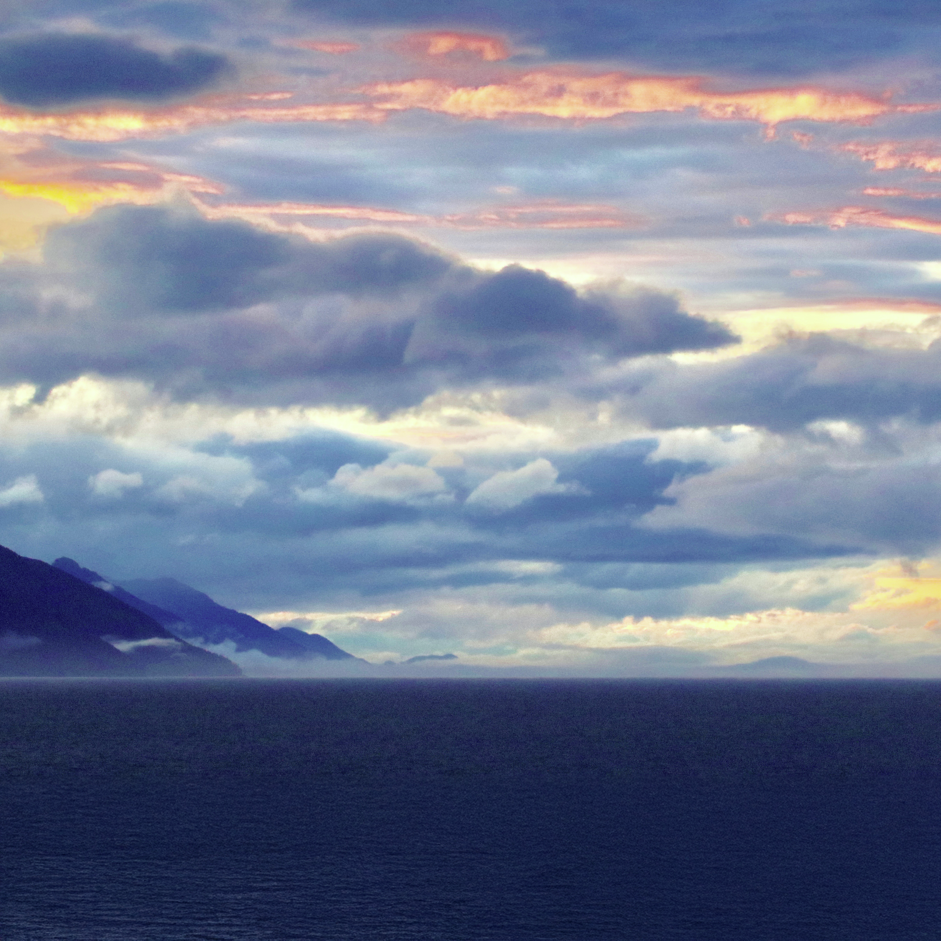 In Touch Ministries Daily Devotions - Praising in Troubled Times