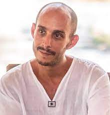 משחקות באש תחת אש - יובל פלוק