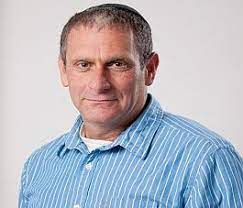 משחקות באש תחת אש - מרדכי בר אור