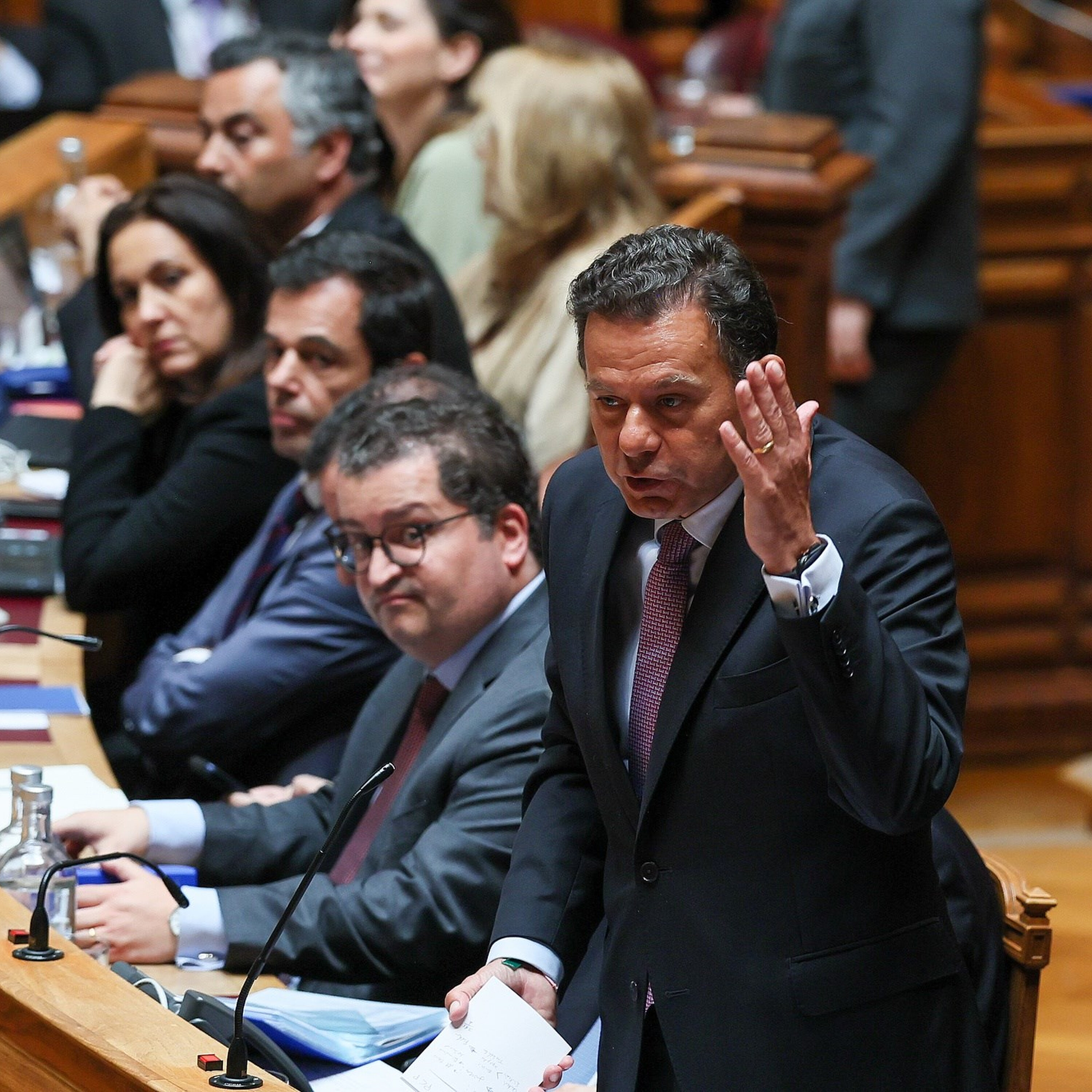 A aproximação entre Chega e um PSD que vai a congresso com 18 moções e zero críticas