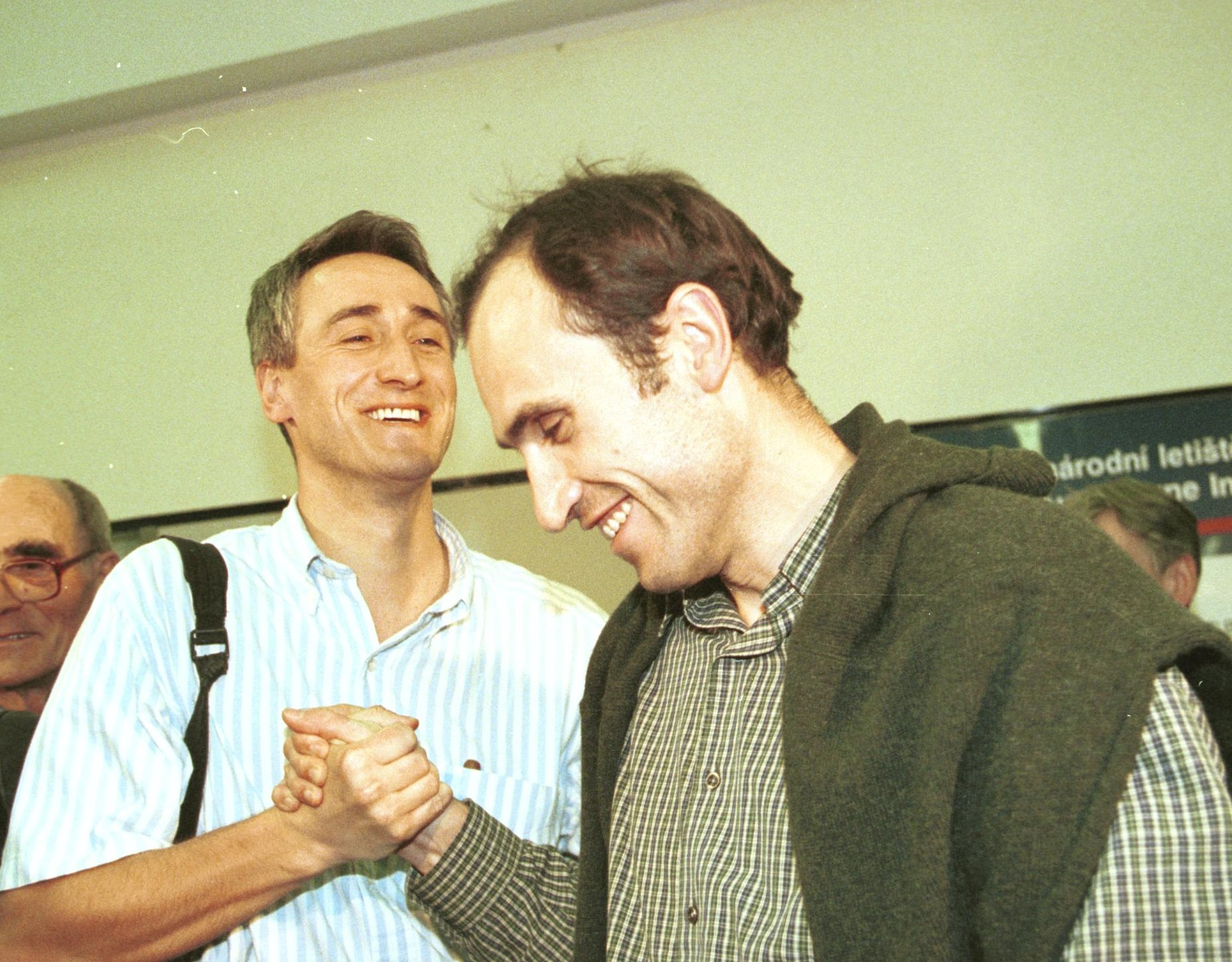 Bubeník a Pilip: Voda tekla jen dvakrát denně a bachaři nás nenechali spát (K věci, 28. leden 2021)