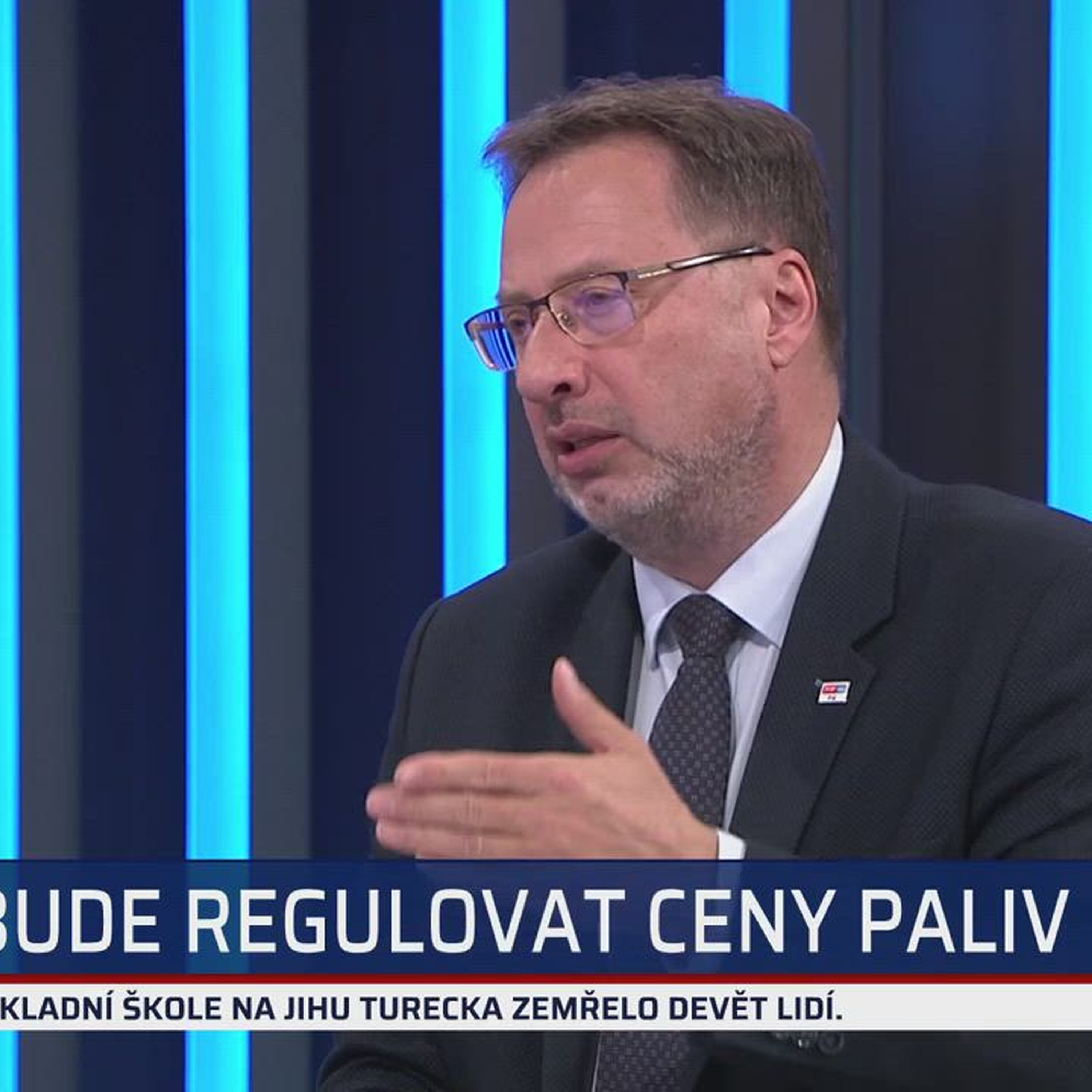 Pavel se jel do Chile učit od Pinocheta, smál se Ševčík. Nejste na pískovišti, namítla Kovářová