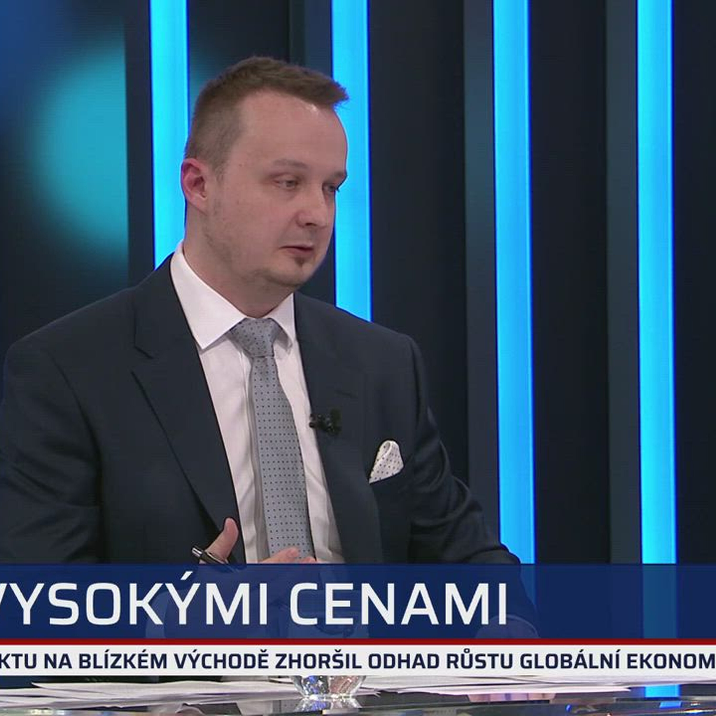 Takové obstrukce Sněmovna nezažila, slíbila Vaňková. „Rozfrcali“ jste peníze ČT, opáčil Fiala