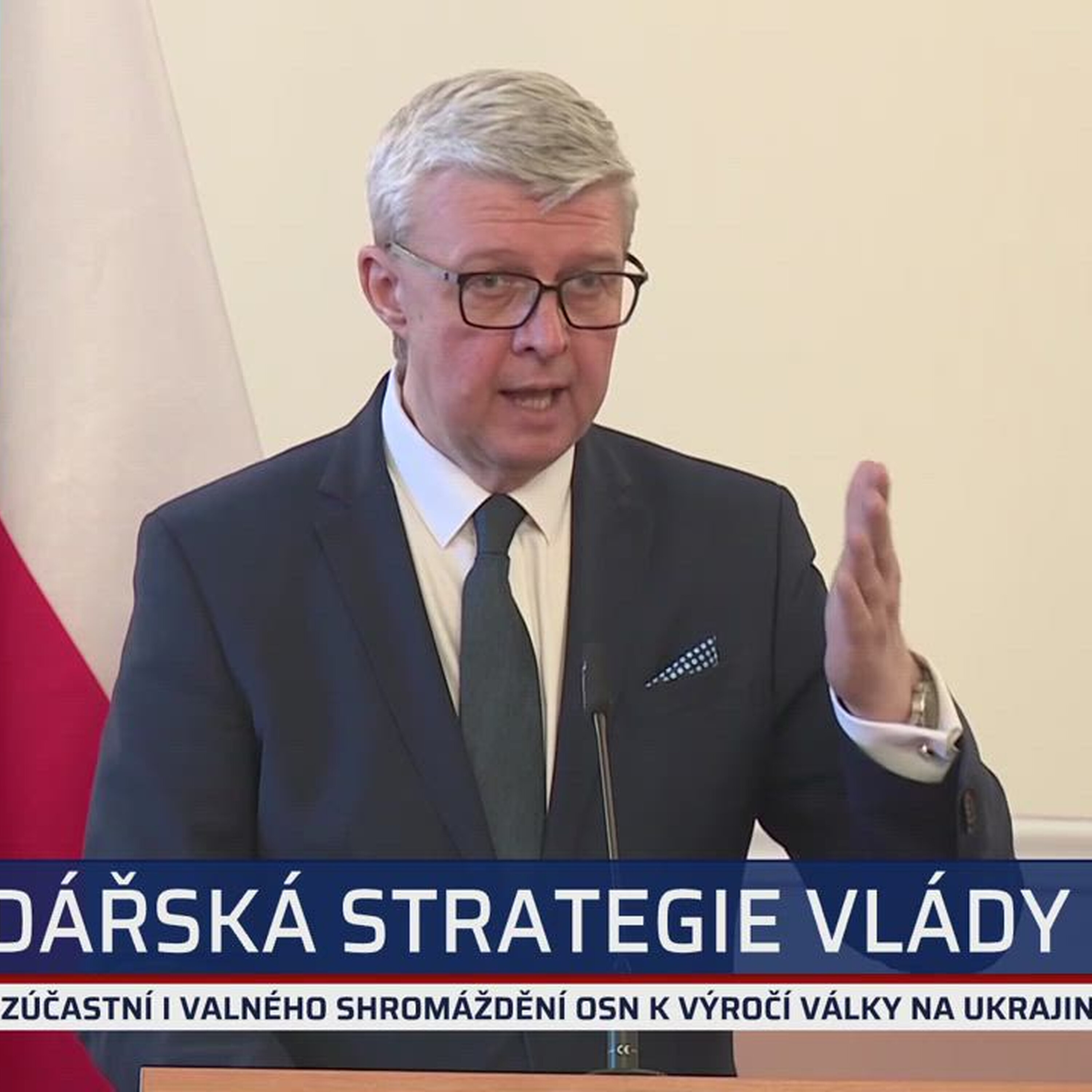 Kolovratník: EET potřebuje pomocnou ruku opozice. Ve studiu slyšel nečekanou podporu