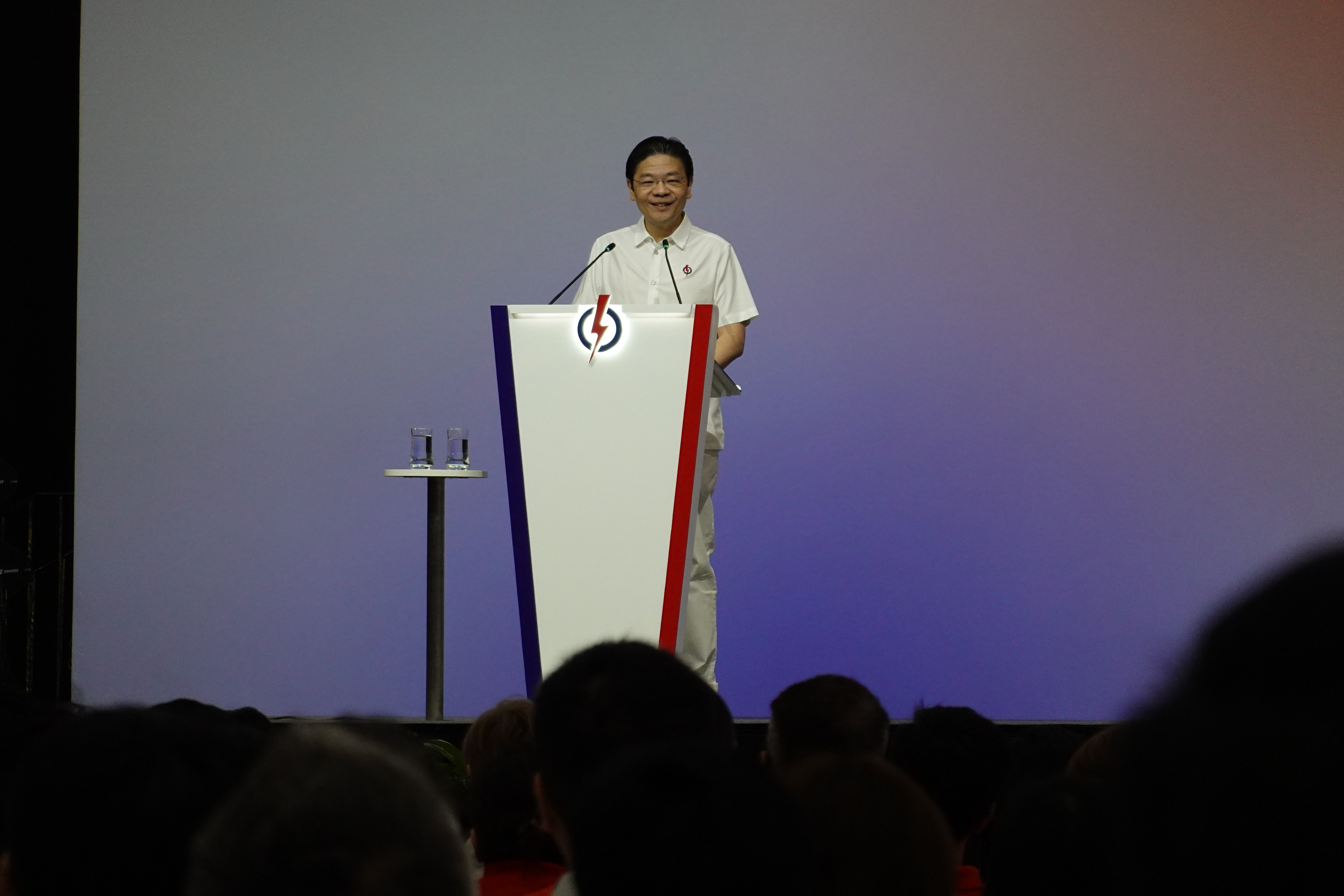 黄总理：五个由年轻政务官带领的委员会 明年将对经济策略提出初步建议 (09/11/2025)