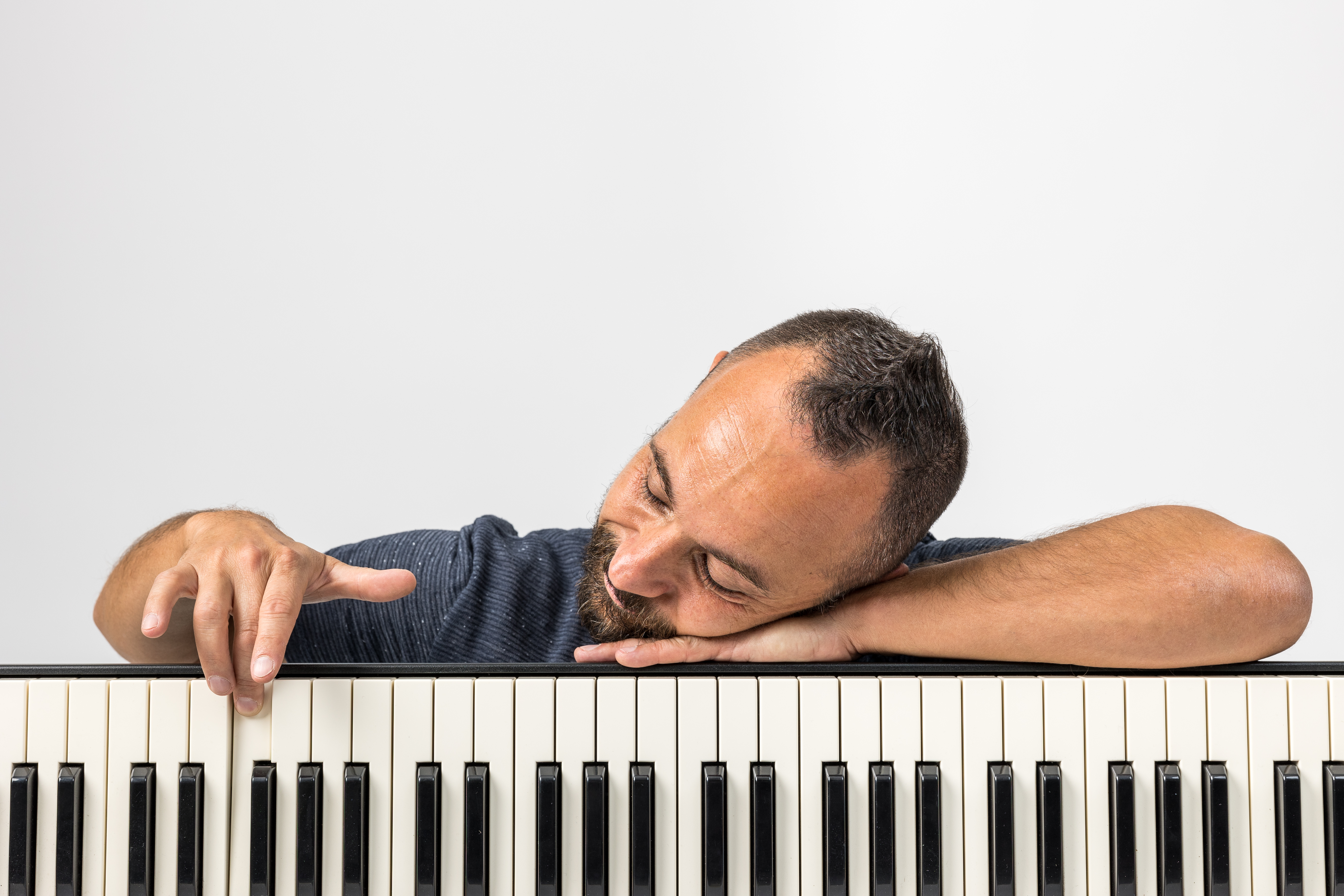 Dai Litfiba al disco solista: il debutto del pianista Federico Sagona