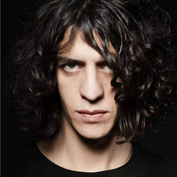 Intervista al cantautore Motta : “Non ci siamo dimenticati come si fanno i concerti”
